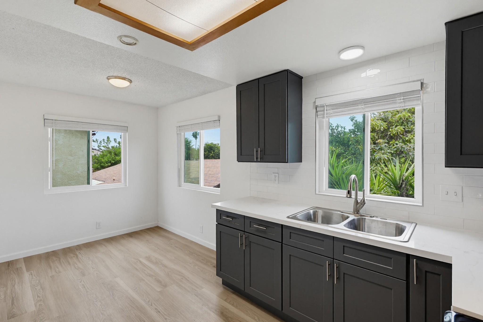 Virtual tour photo 23 of 41 for 1722-24 Elm Ave b