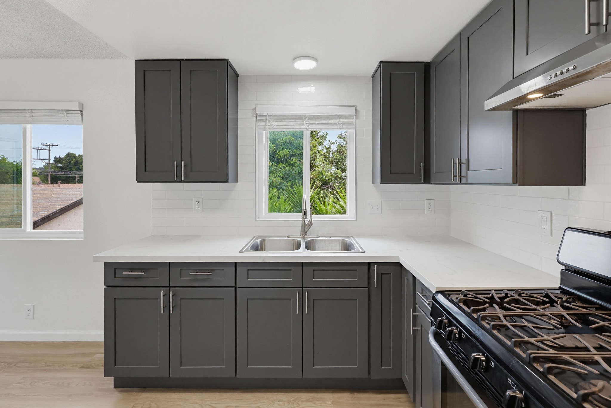 Virtual tour photo 24 of 41 for 1722-24 Elm Ave b