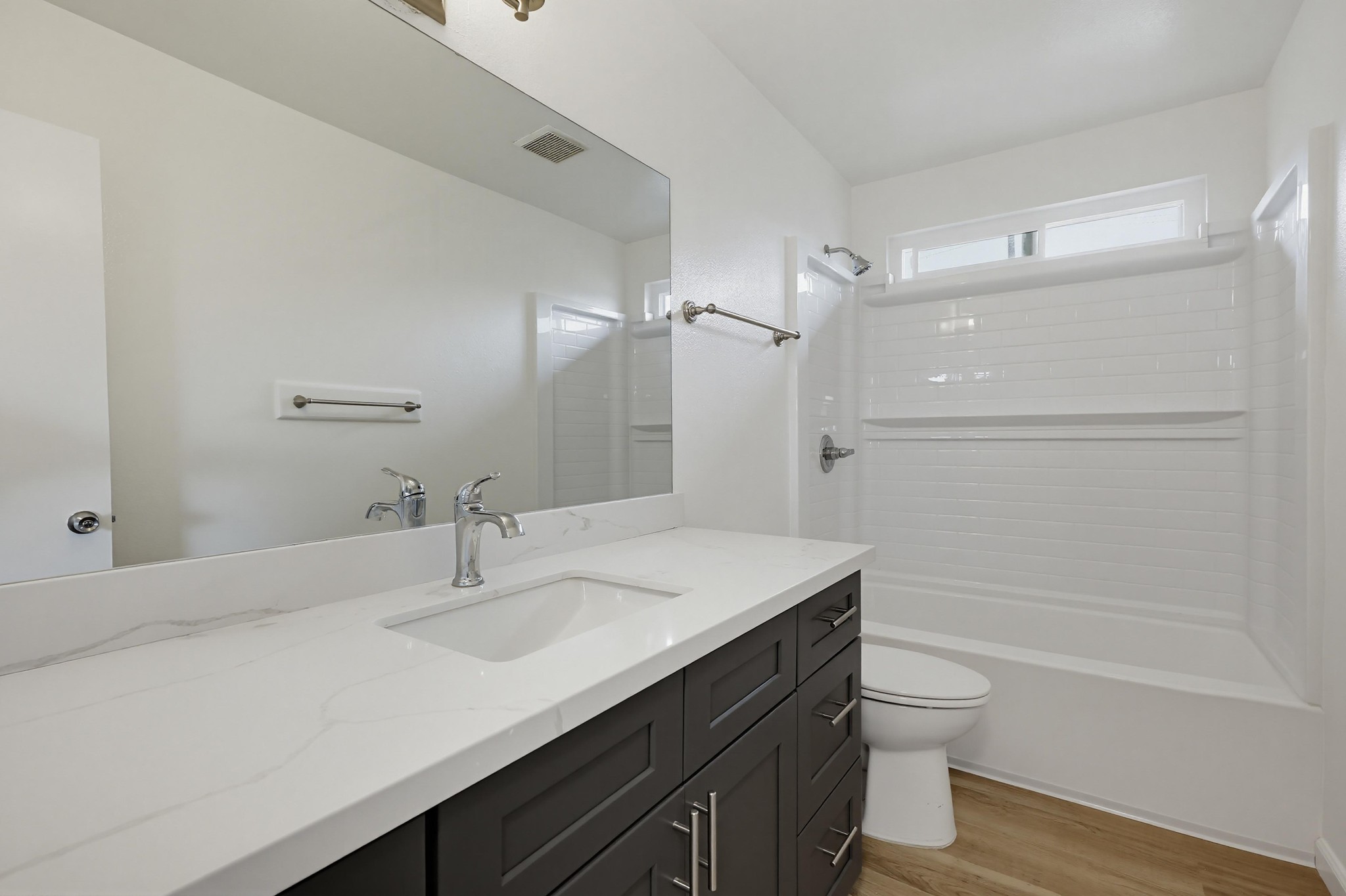 Virtual tour photo 27 of 41 for 1722-24 Elm Ave b