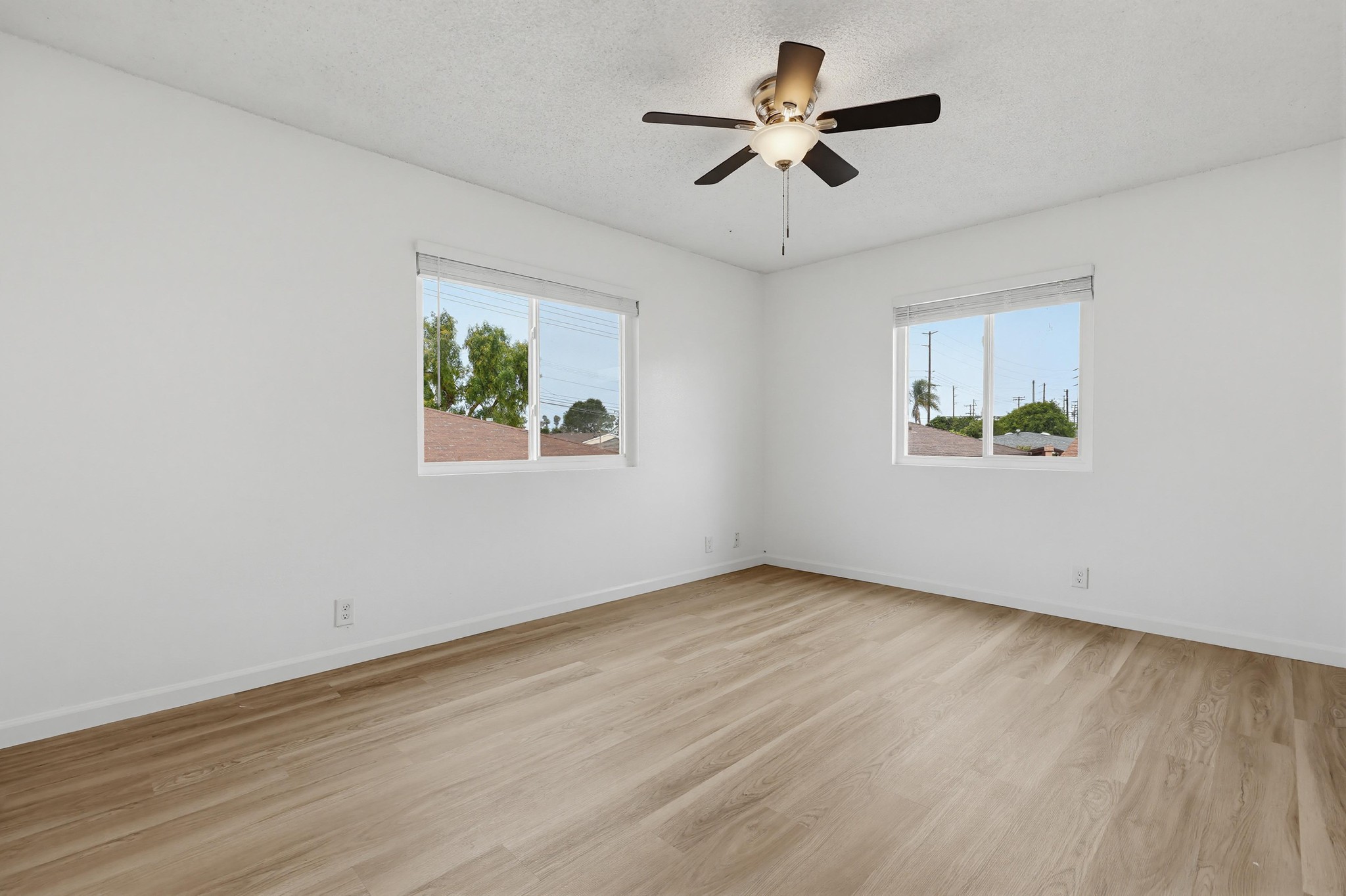 Virtual tour photo 32 of 41 for 1722-24 Elm Ave b