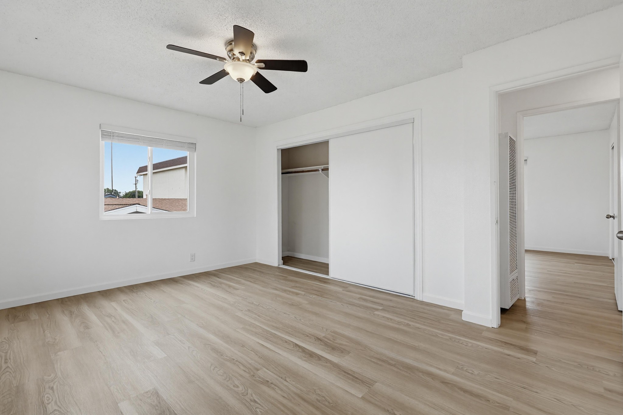 Virtual tour photo 33 of 41 for 1722-24 Elm Ave b