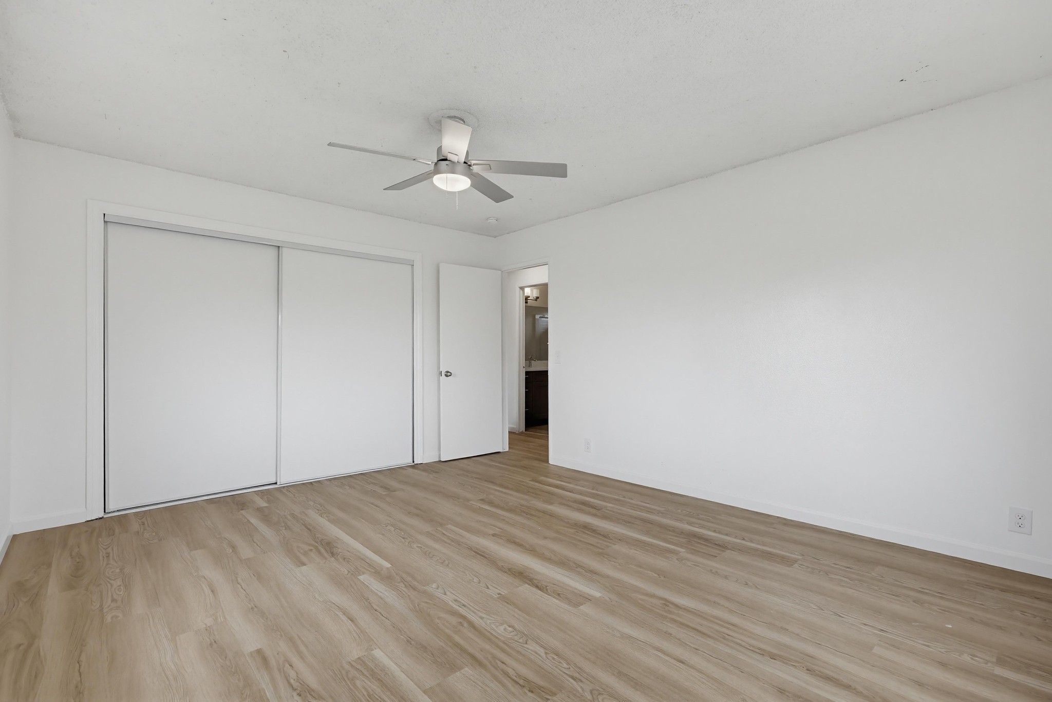 Virtual tour photo 40 of 41 for 1722-24 Elm Ave b