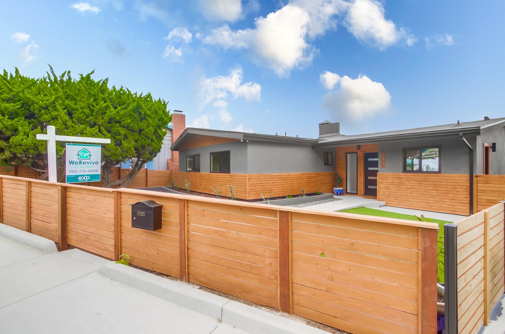 Virtual tour photo 3 of 77 for 1725 Monmouth Dr