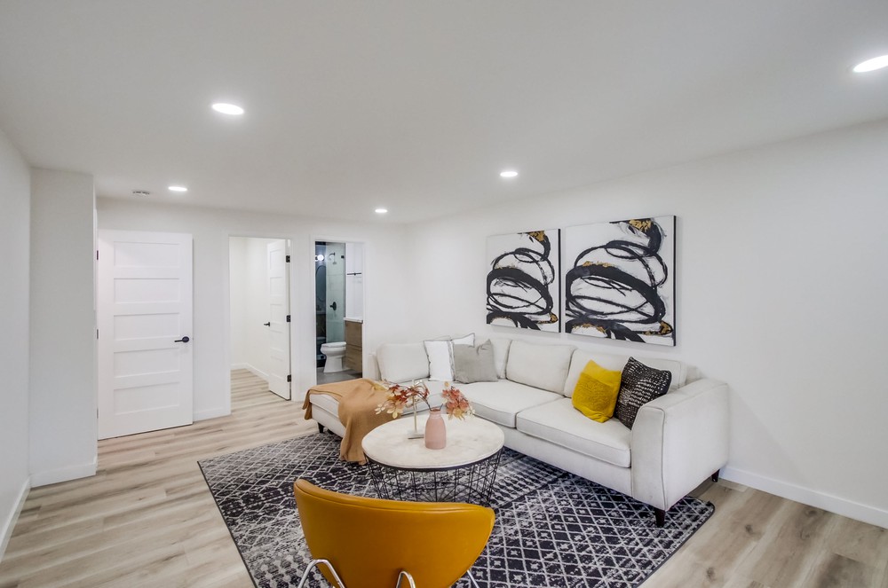 Virtual tour photo 33 of 77 for 1725 Monmouth Dr