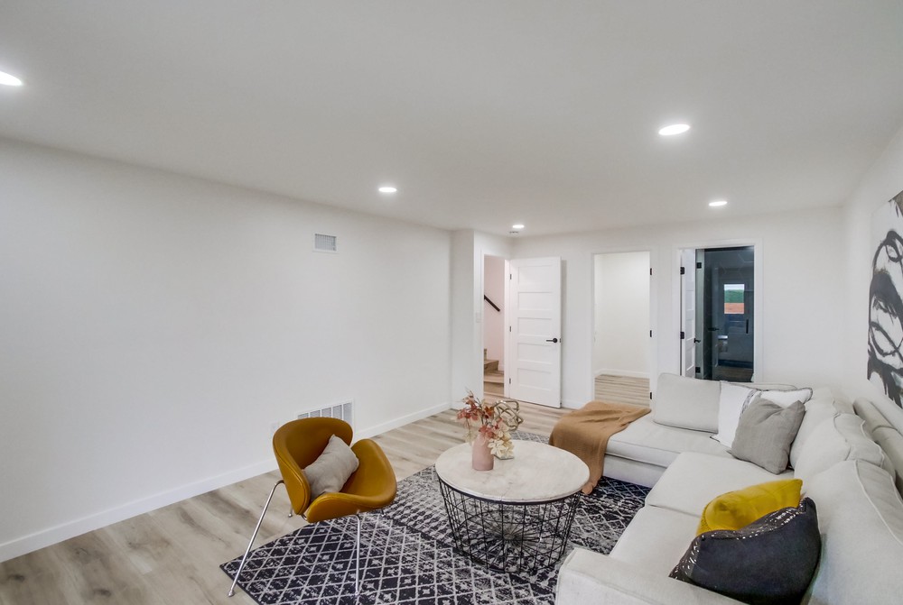 Virtual tour photo 34 of 77 for 1725 Monmouth Dr