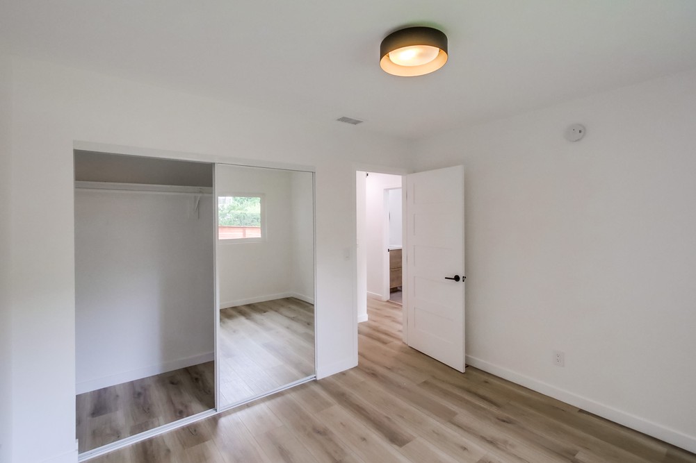 Virtual tour photo 56 of 77 for 1725 Monmouth Dr