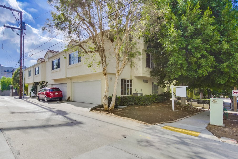 Virtual tour photo 1 of 27 for 1727 Essex Street #2