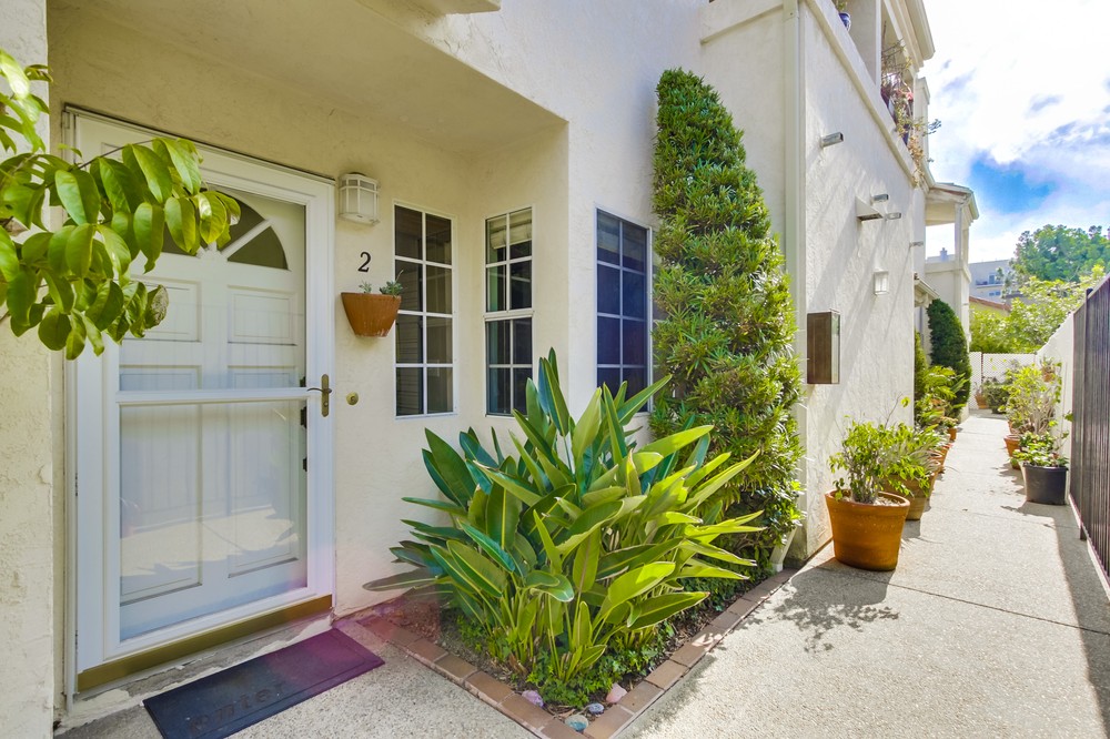 Virtual tour photo 4 of 27 for 1727 Essex Street #2