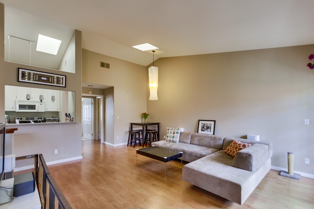 Virtual tour photo 10 of 27 for 1727 Essex Street #2