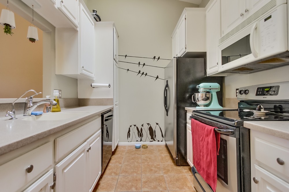 Virtual tour photo 14 of 27 for 1727 Essex Street #2