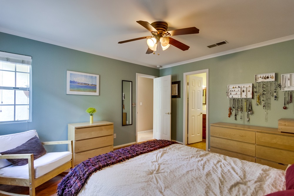 Virtual tour photo 19 of 27 for 1727 Essex Street #2