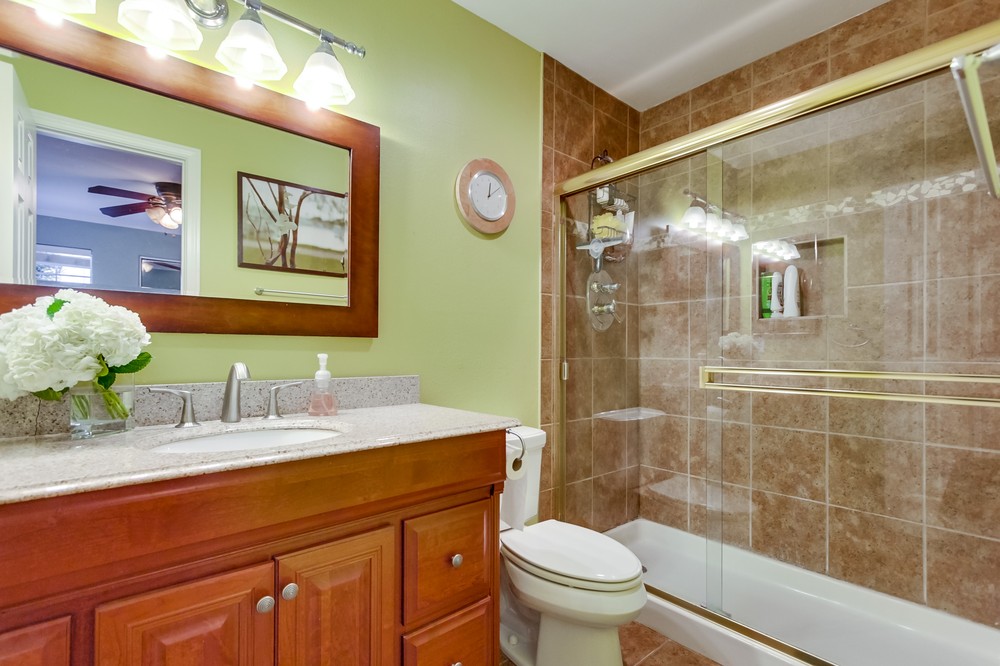 Virtual tour photo 20 of 27 for 1727 Essex Street #2