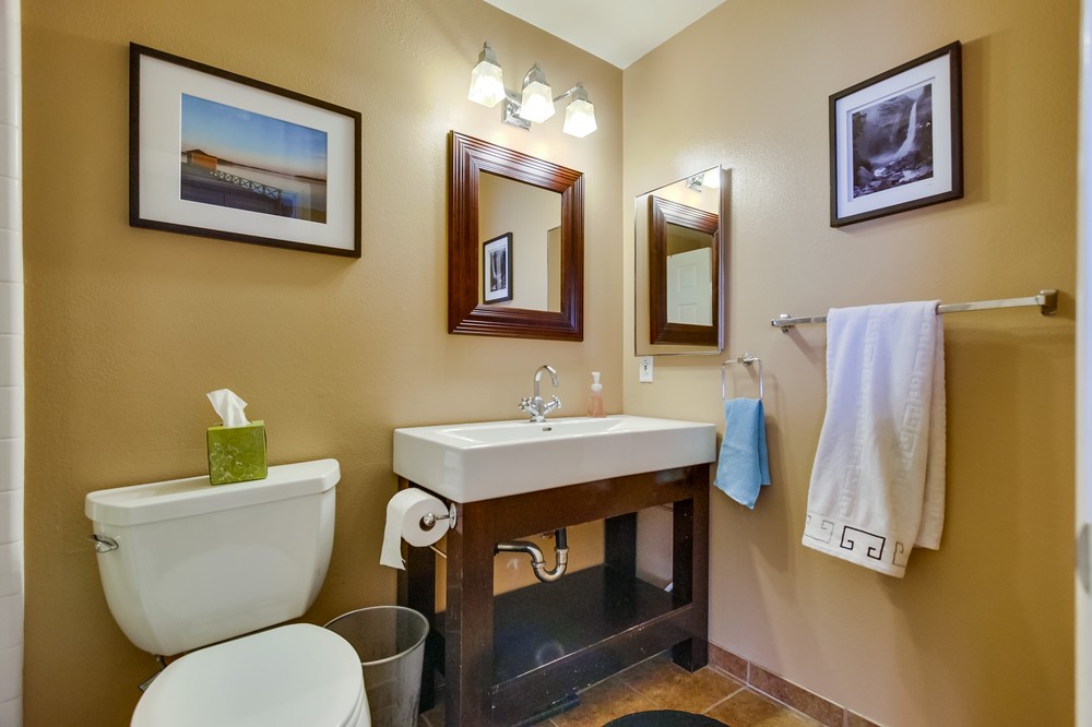 Virtual tour photo 23 of 27 for 1727 Essex Street #2