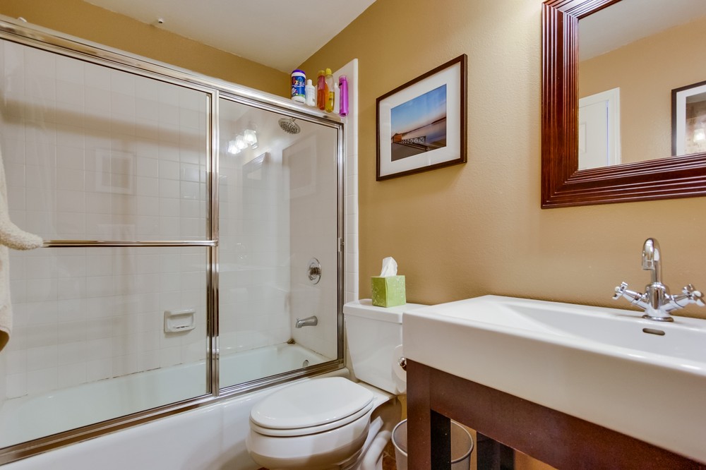 Virtual tour photo 24 of 27 for 1727 Essex Street #2