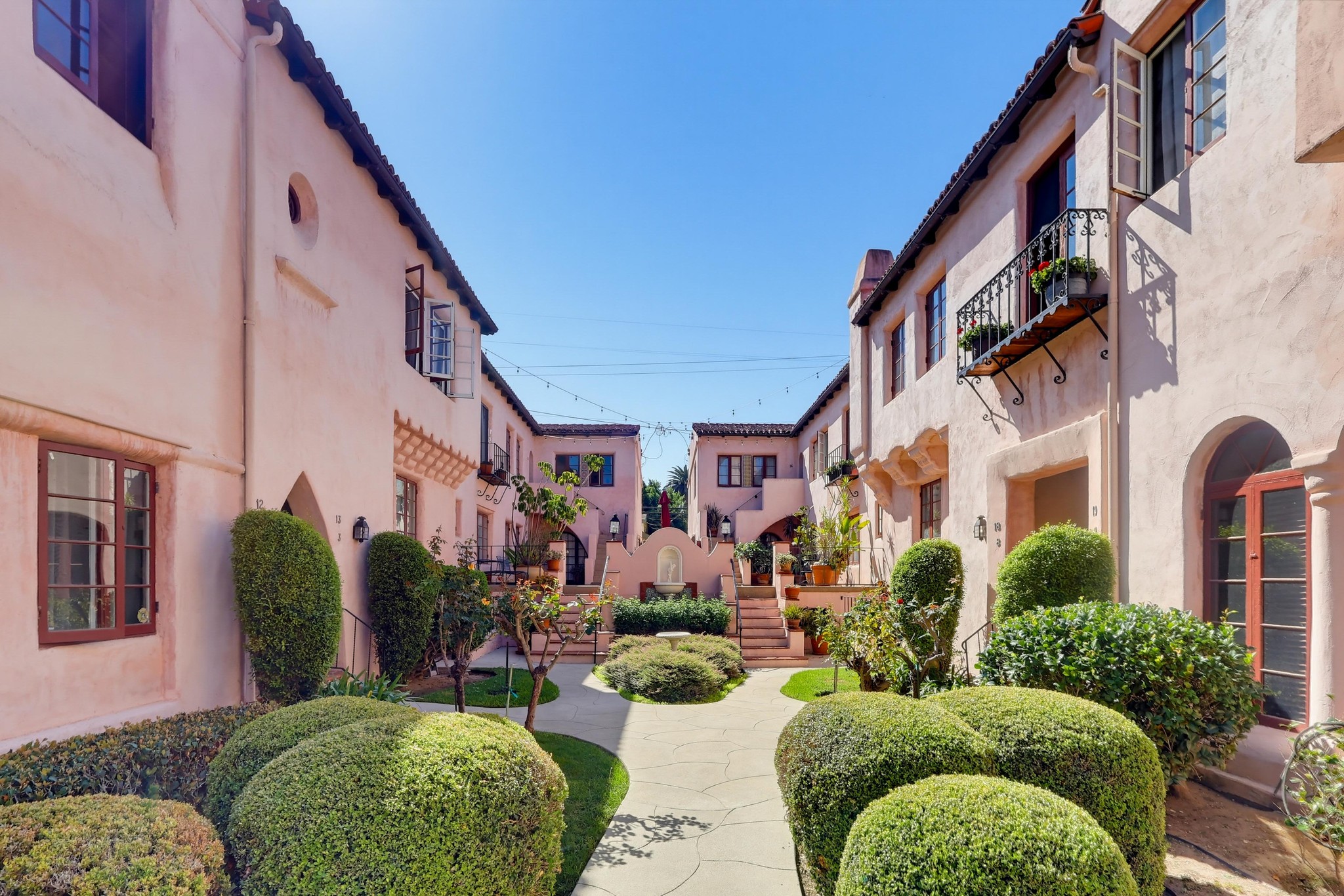 Virtual tour photo 4 of 55 for 1728 E 3rd St Apt 15