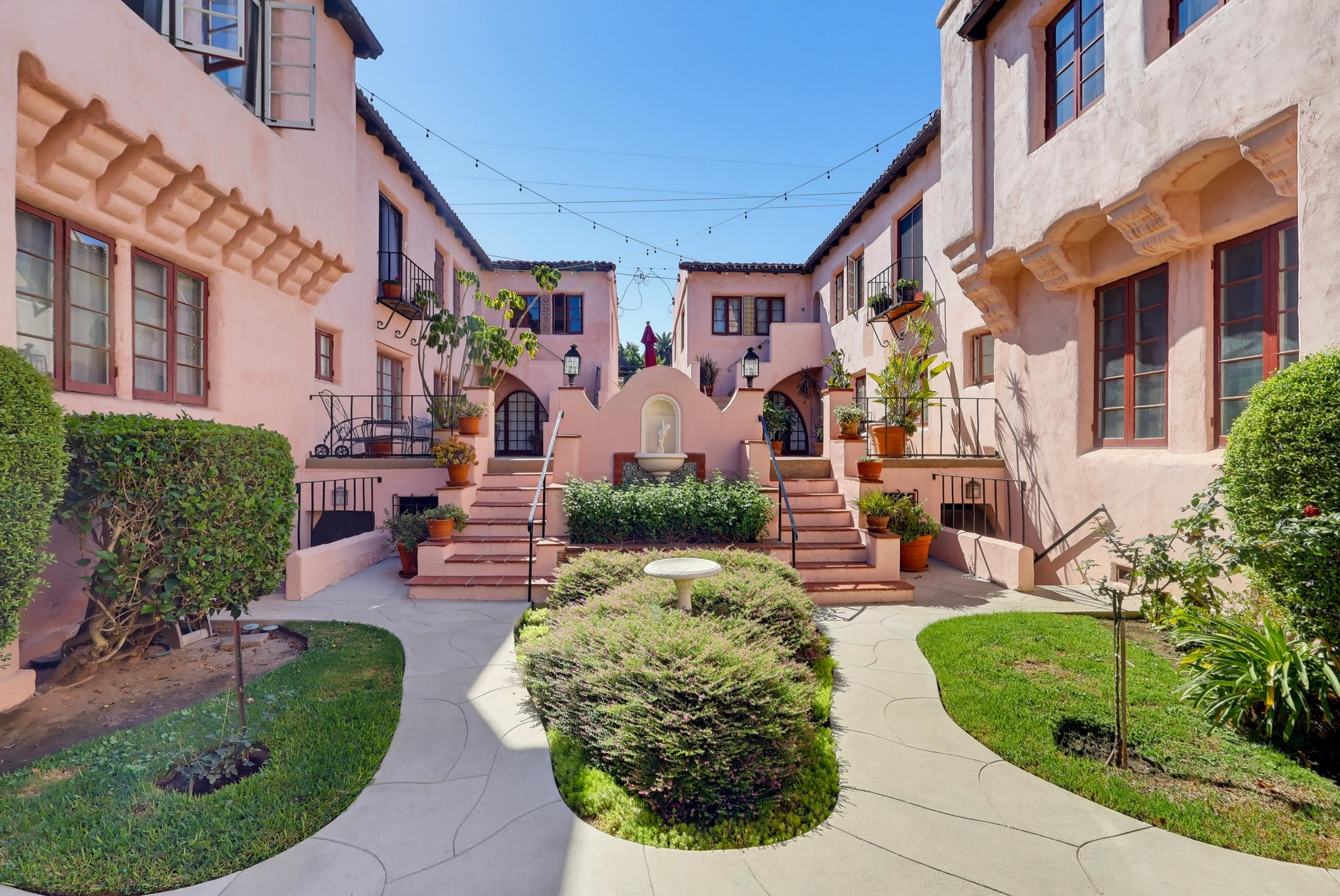 Virtual tour photo 5 of 55 for 1728 E 3rd St Apt 15