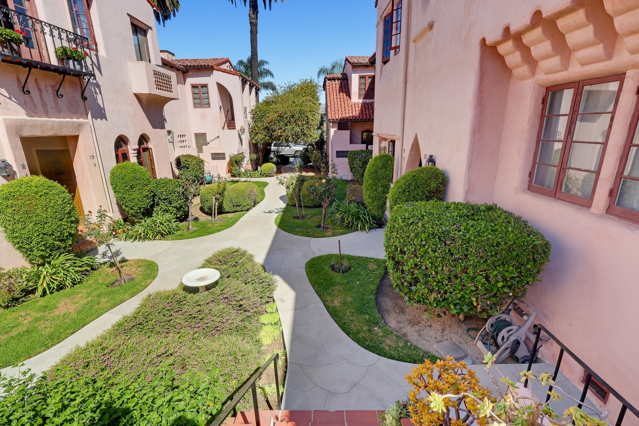 Virtual tour photo 9 of 55 for 1728 E 3rd St Apt 15
