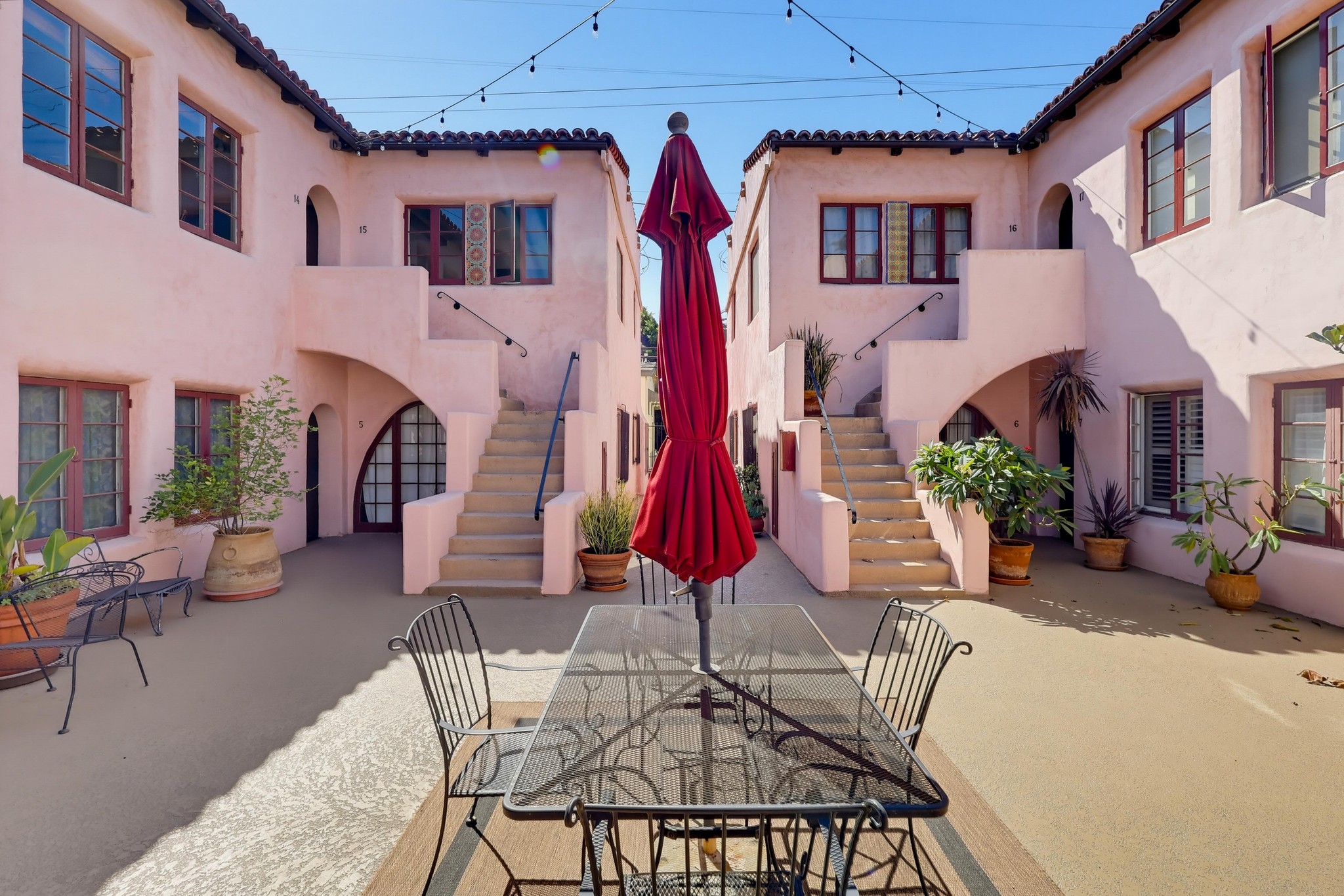 Virtual tour photo 10 of 55 for 1728 E 3rd St Apt 15
