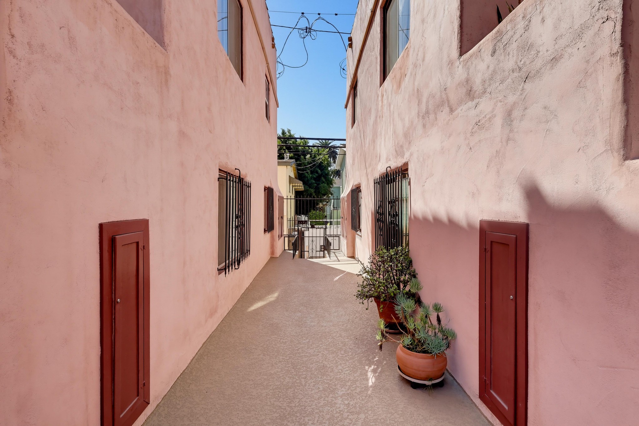 Virtual tour photo 16 of 55 for 1728 E 3rd St Apt 15