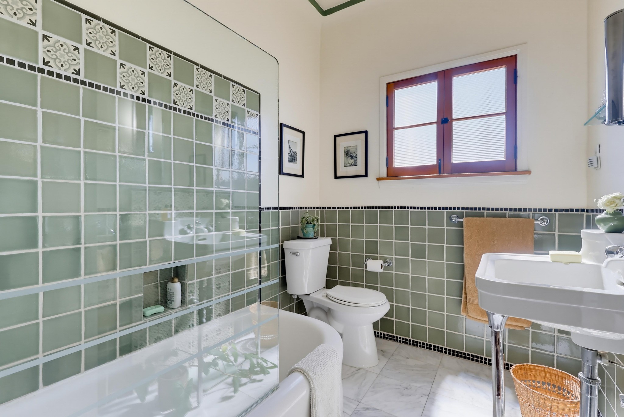 Virtual tour photo 46 of 55 for 1728 E 3rd St Apt 15