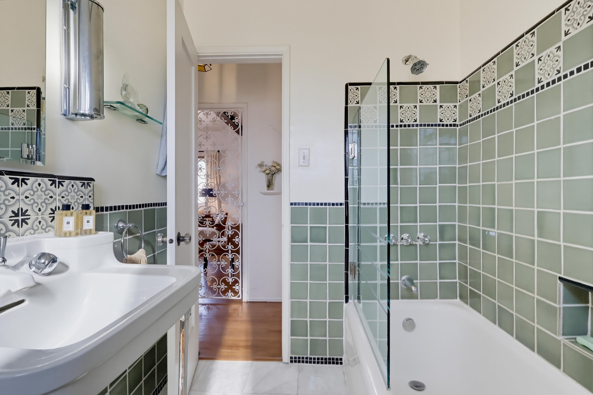 Virtual tour photo 47 of 55 for 1728 E 3rd St Apt 15