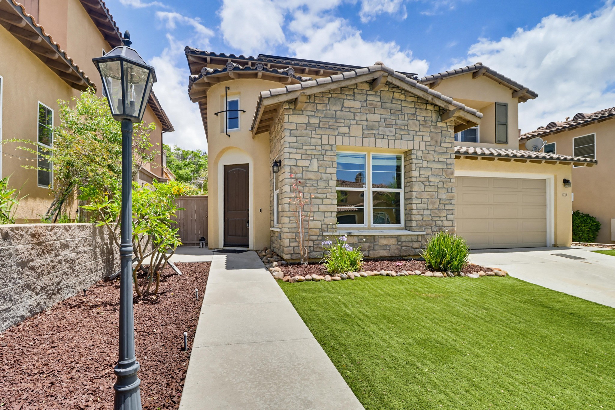 Virtual tour photo 3 of 79 for 1733 Thompson Ave