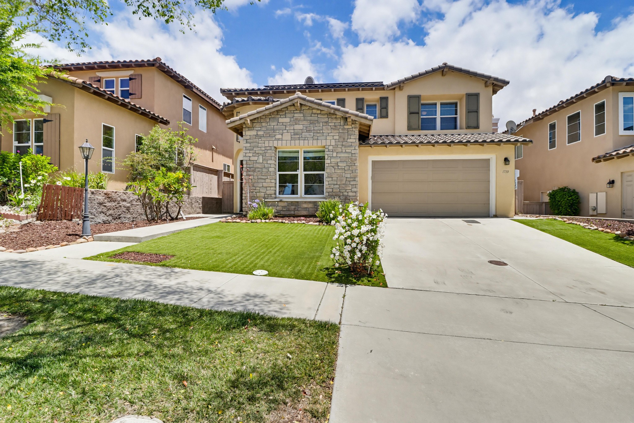 Virtual tour photo 4 of 79 for 1733 Thompson Ave