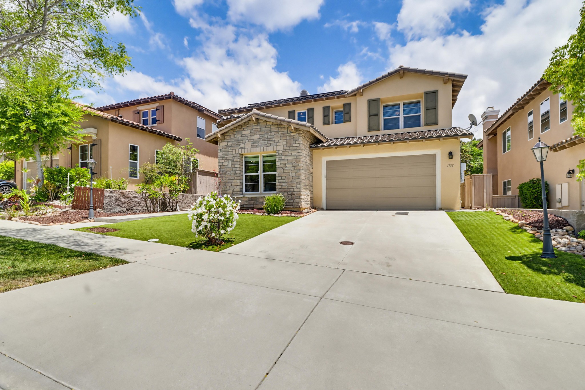 Virtual tour photo 5 of 79 for 1733 Thompson Ave