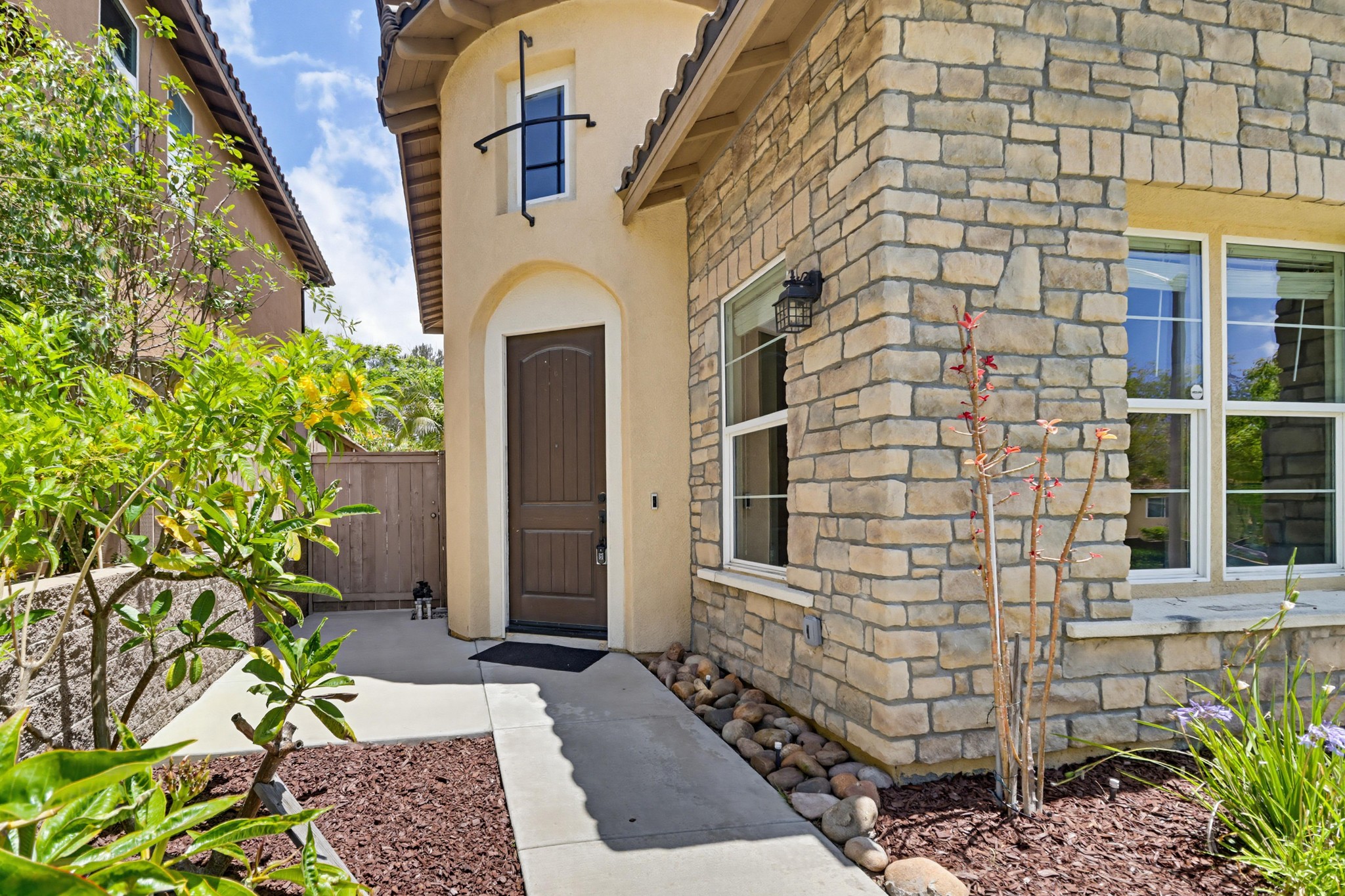 Virtual tour photo 6 of 79 for 1733 Thompson Ave
