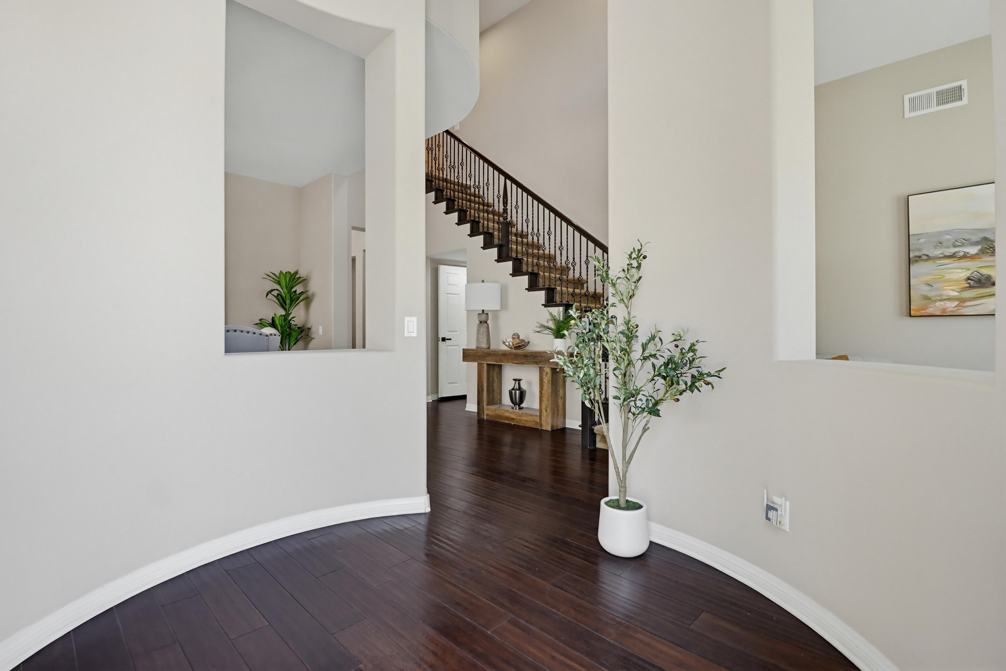 Virtual tour photo 7 of 79 for 1733 Thompson Ave