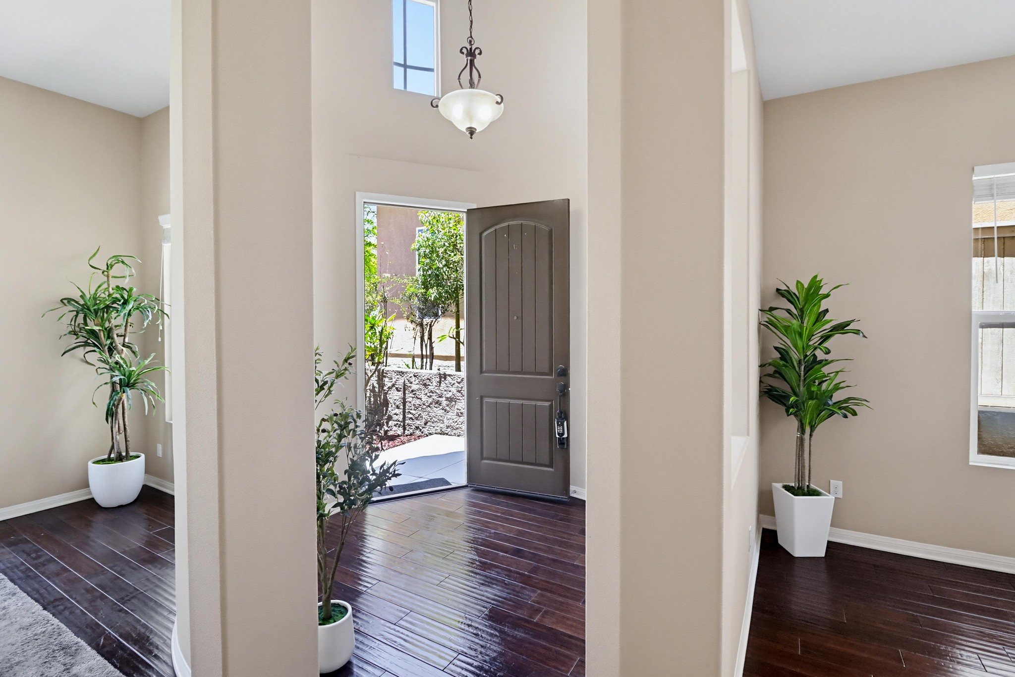 Virtual tour photo 8 of 79 for 1733 Thompson Ave