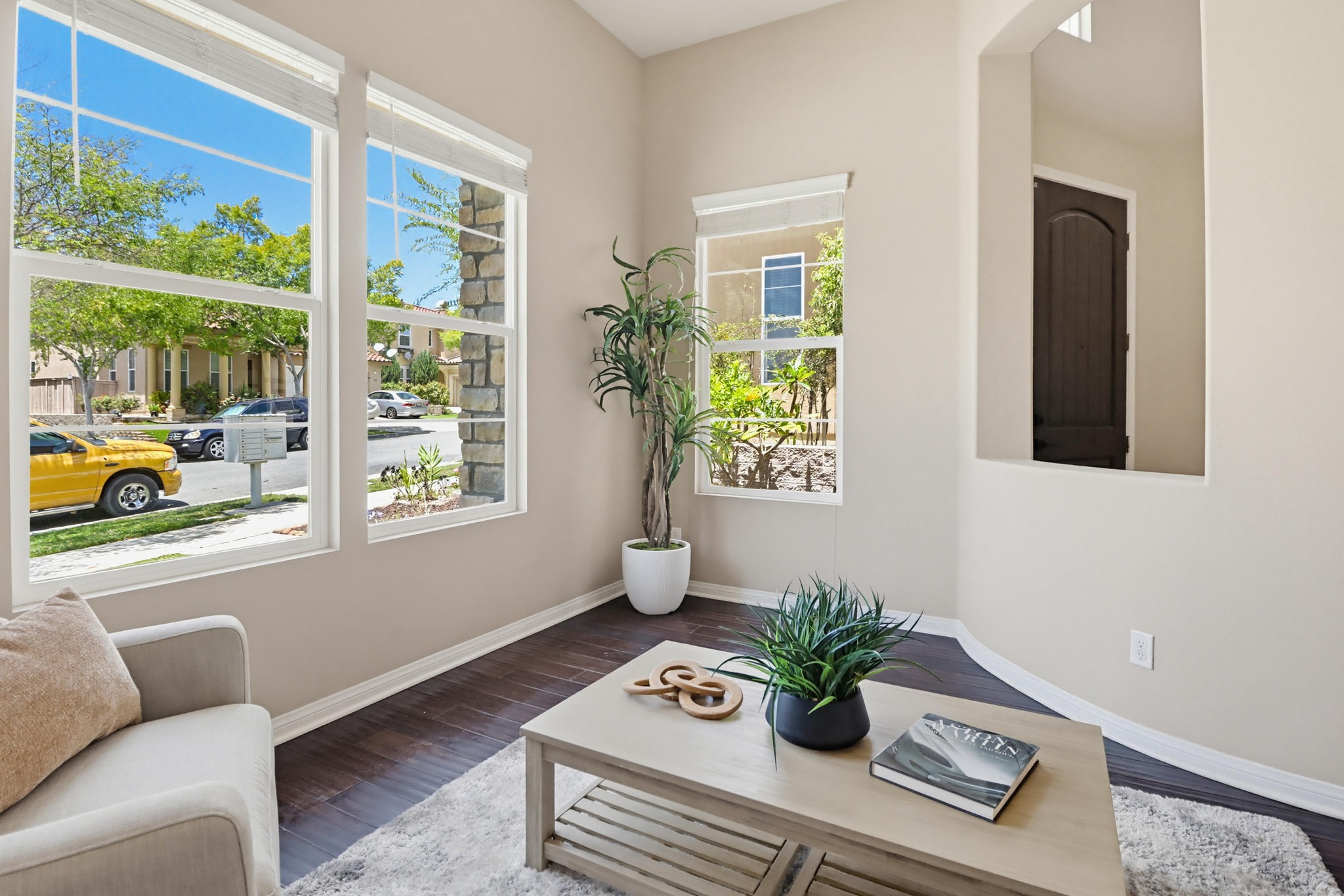 Virtual tour photo 10 of 79 for 1733 Thompson Ave