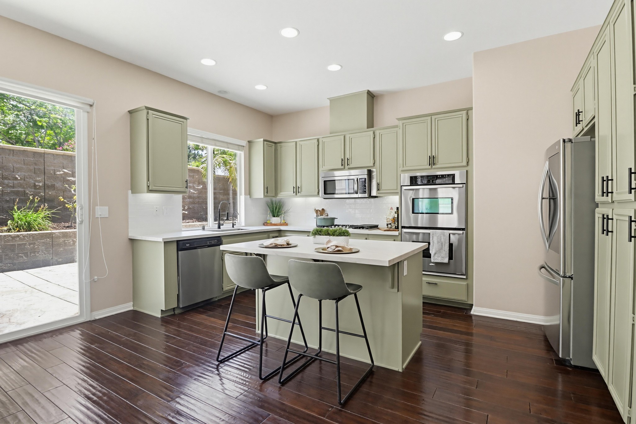 Virtual tour photo 21 of 79 for 1733 Thompson Ave