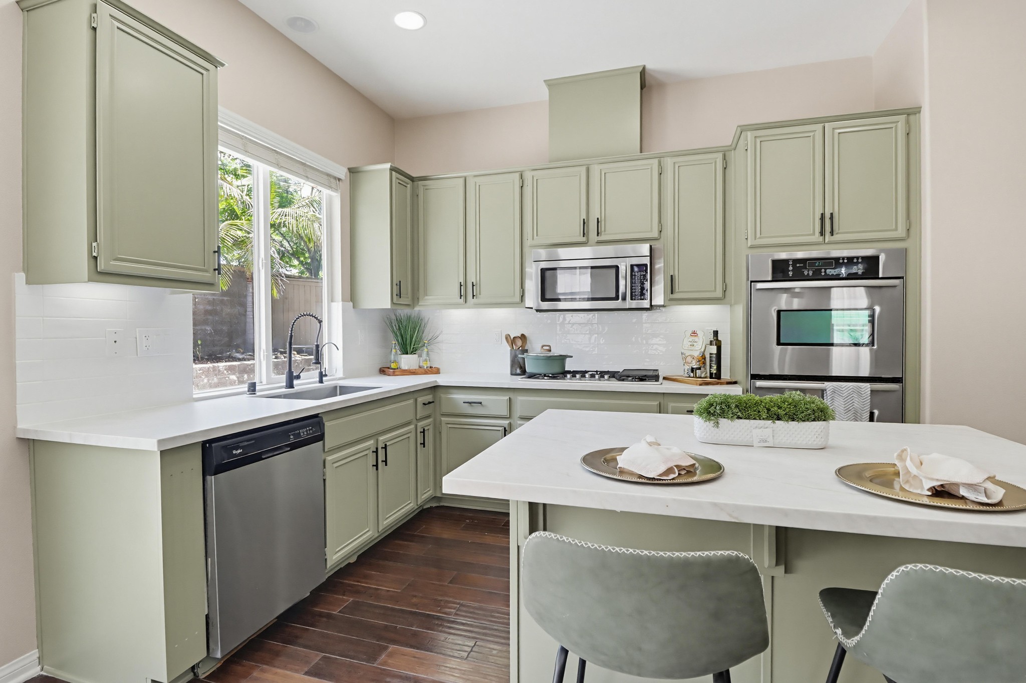 Virtual tour photo 22 of 79 for 1733 Thompson Ave