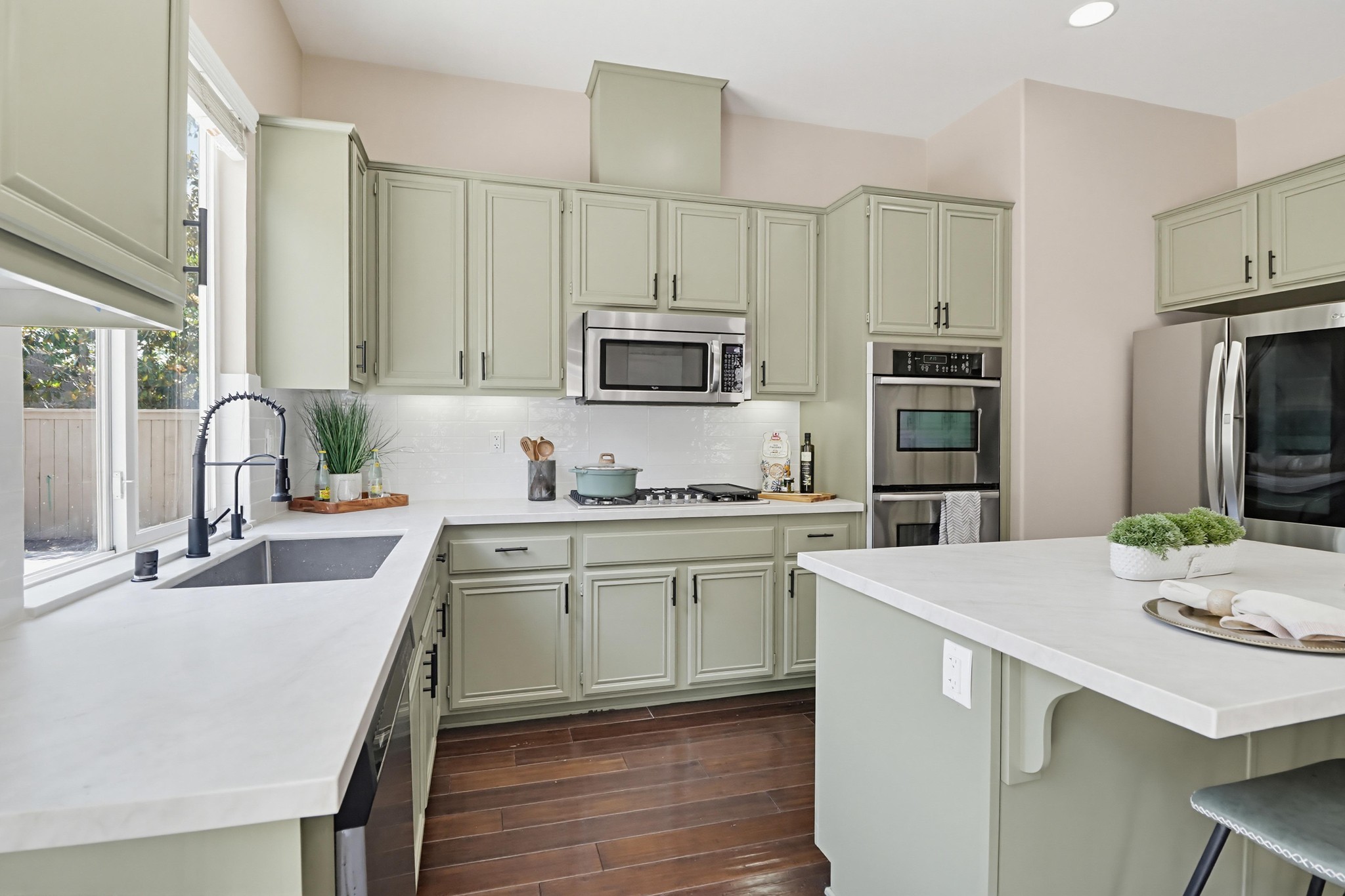 Virtual tour photo 24 of 79 for 1733 Thompson Ave