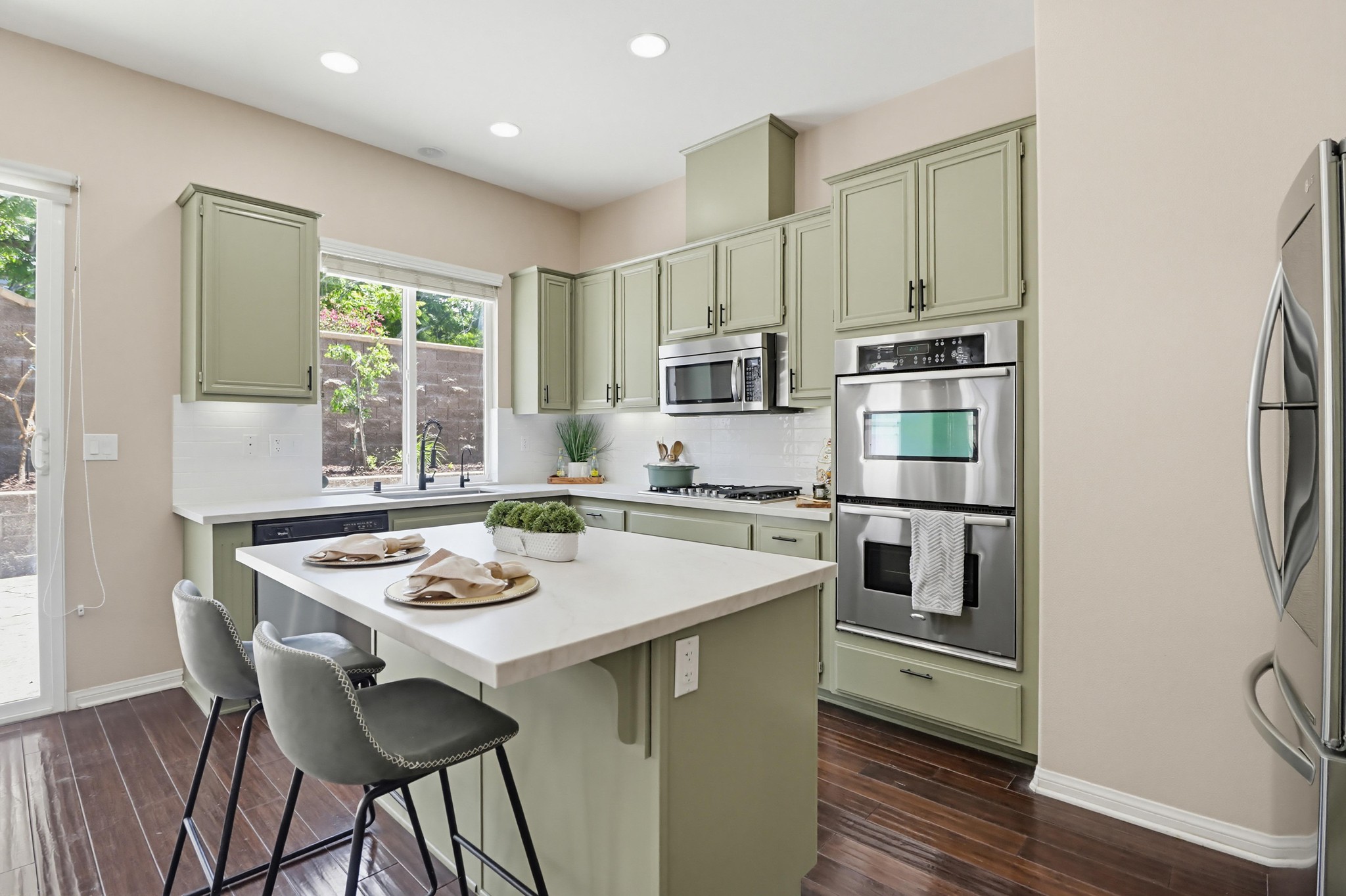 Virtual tour photo 25 of 79 for 1733 Thompson Ave