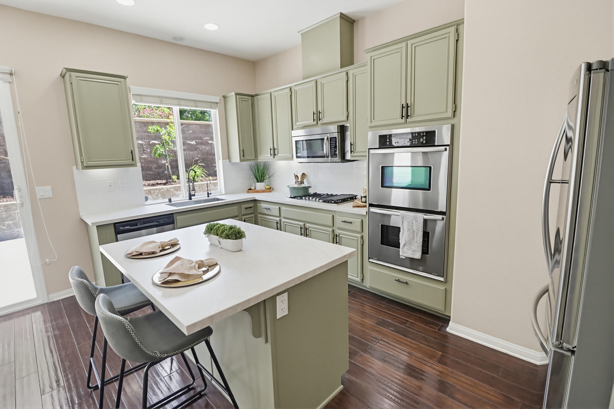 Virtual tour photo 26 of 79 for 1733 Thompson Ave