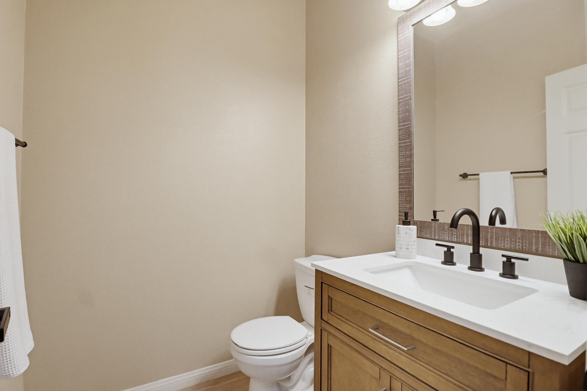 Virtual tour photo 29 of 79 for 1733 Thompson Ave