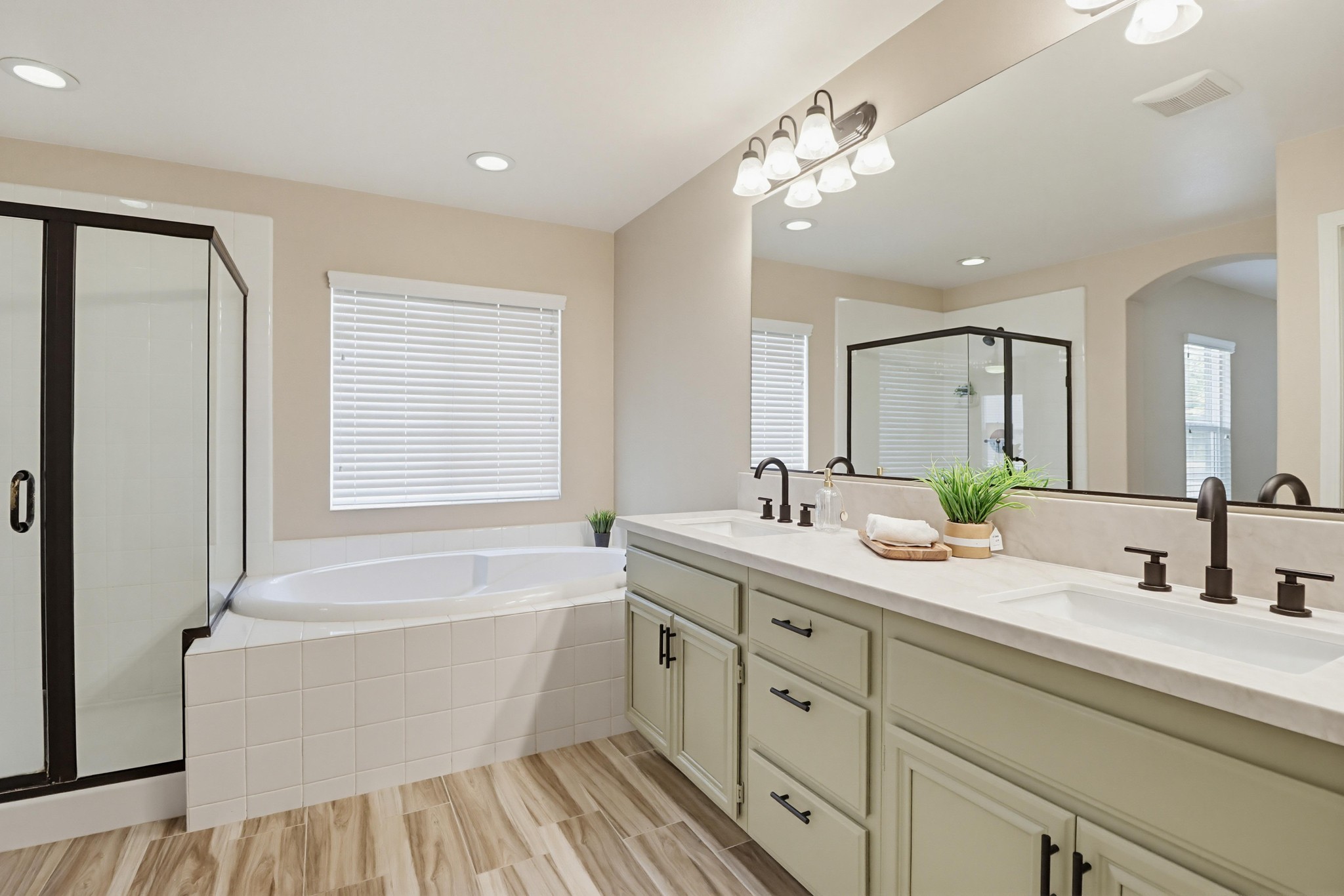 Virtual tour photo 40 of 79 for 1733 Thompson Ave