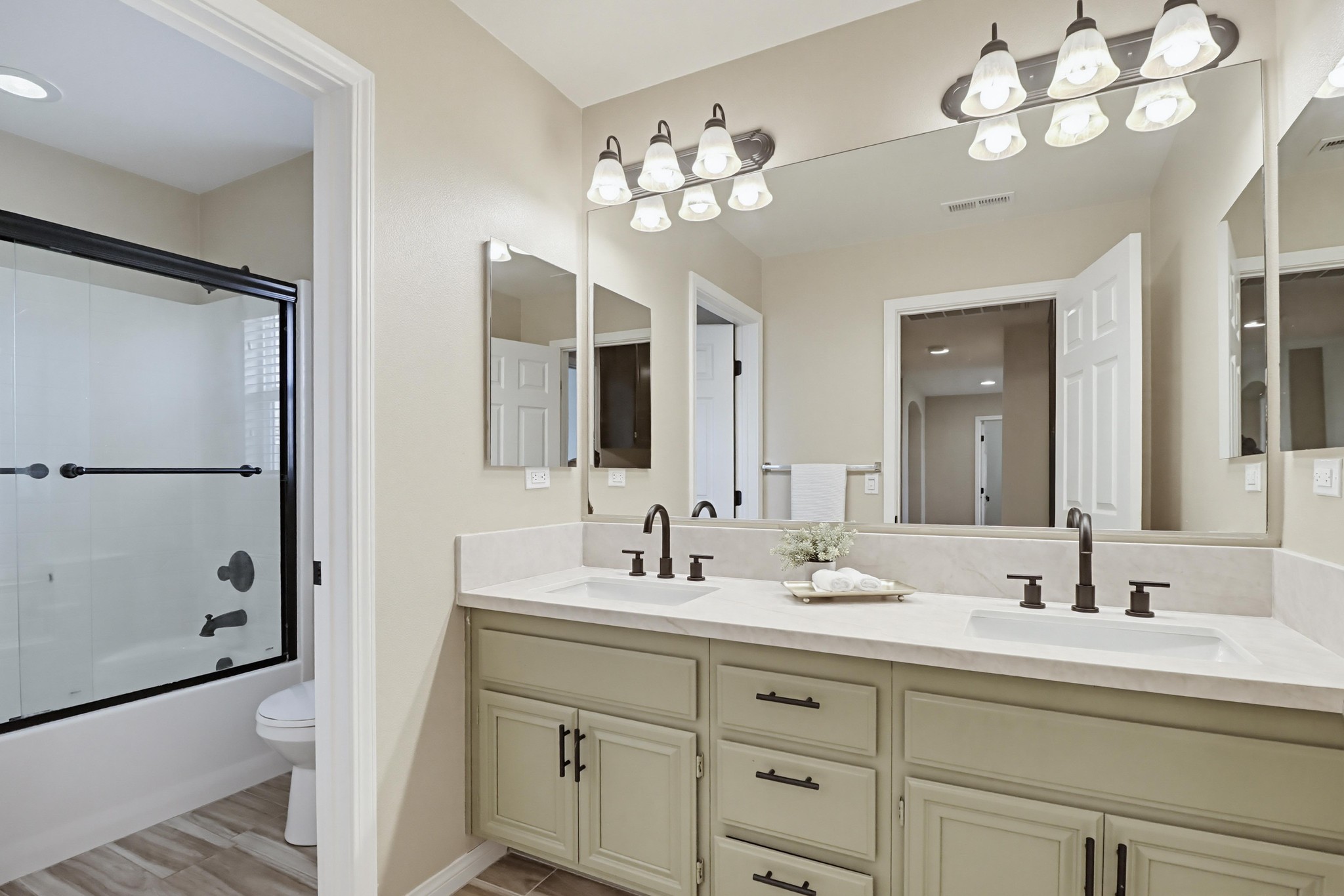 Virtual tour photo 47 of 79 for 1733 Thompson Ave