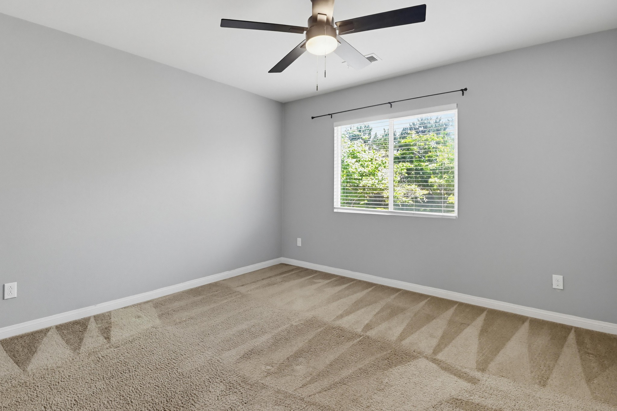 Virtual tour photo 51 of 79 for 1733 Thompson Ave