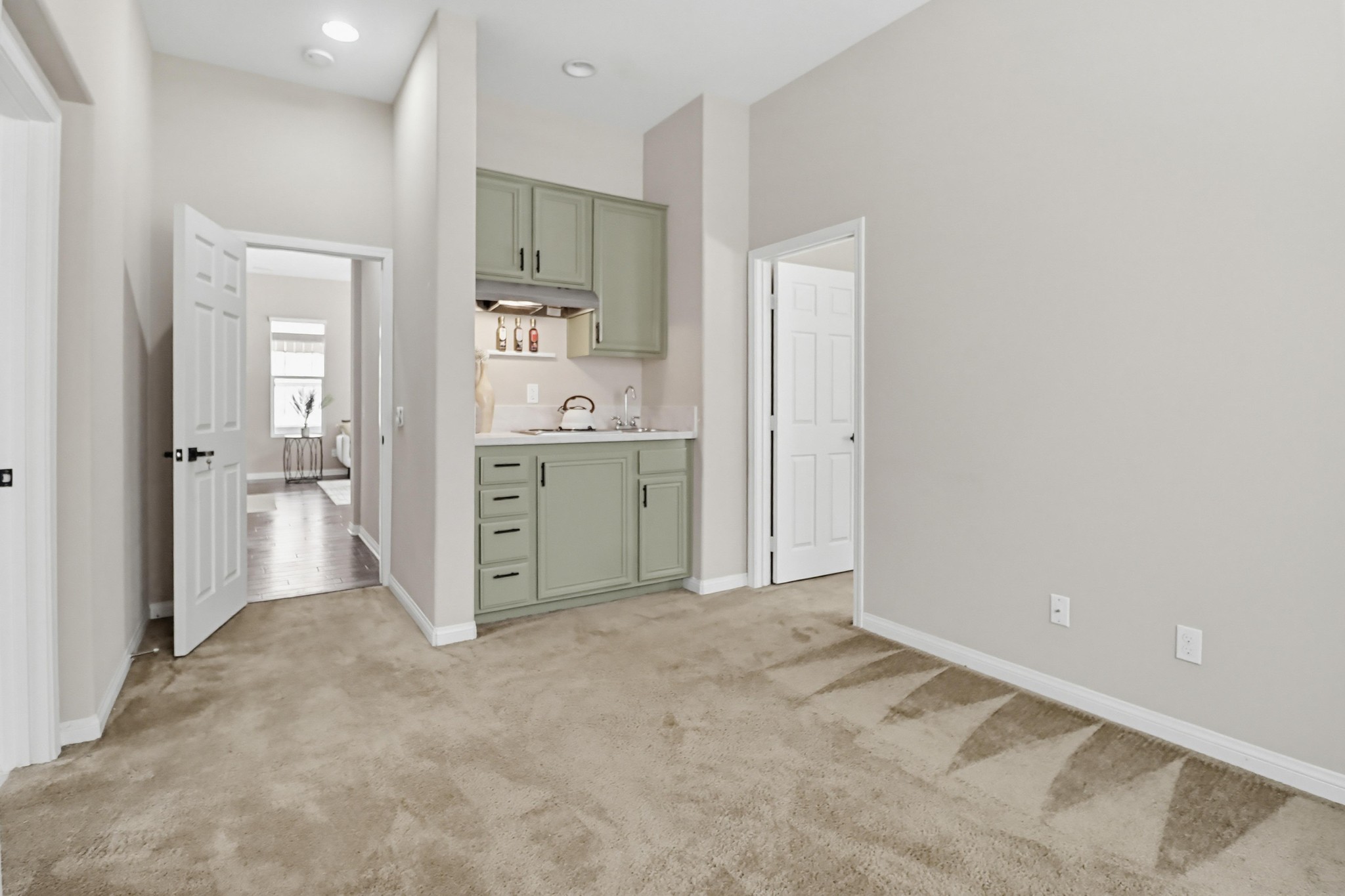 Virtual tour photo 69 of 79 for 1733 Thompson Ave