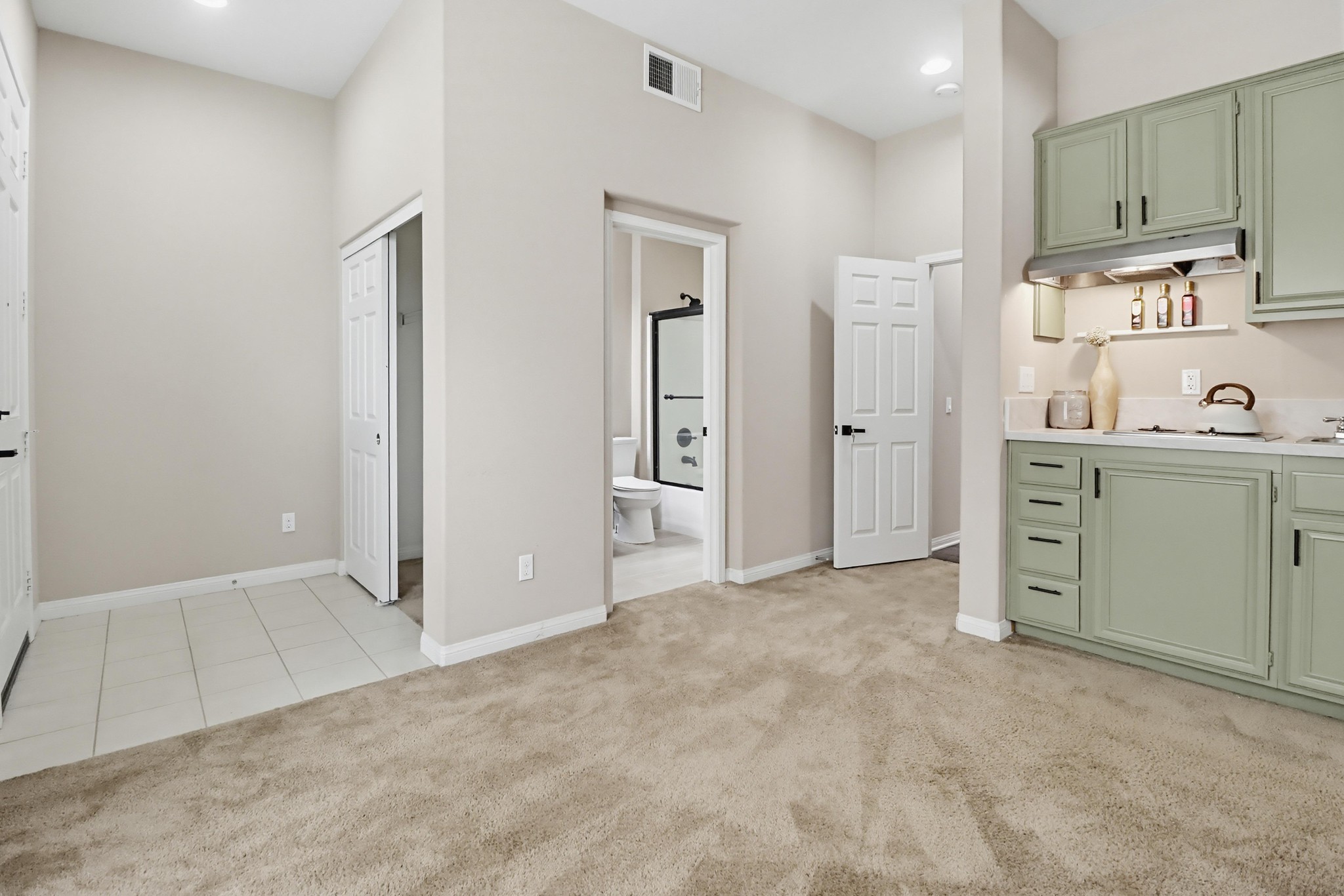 Virtual tour photo 70 of 79 for 1733 Thompson Ave