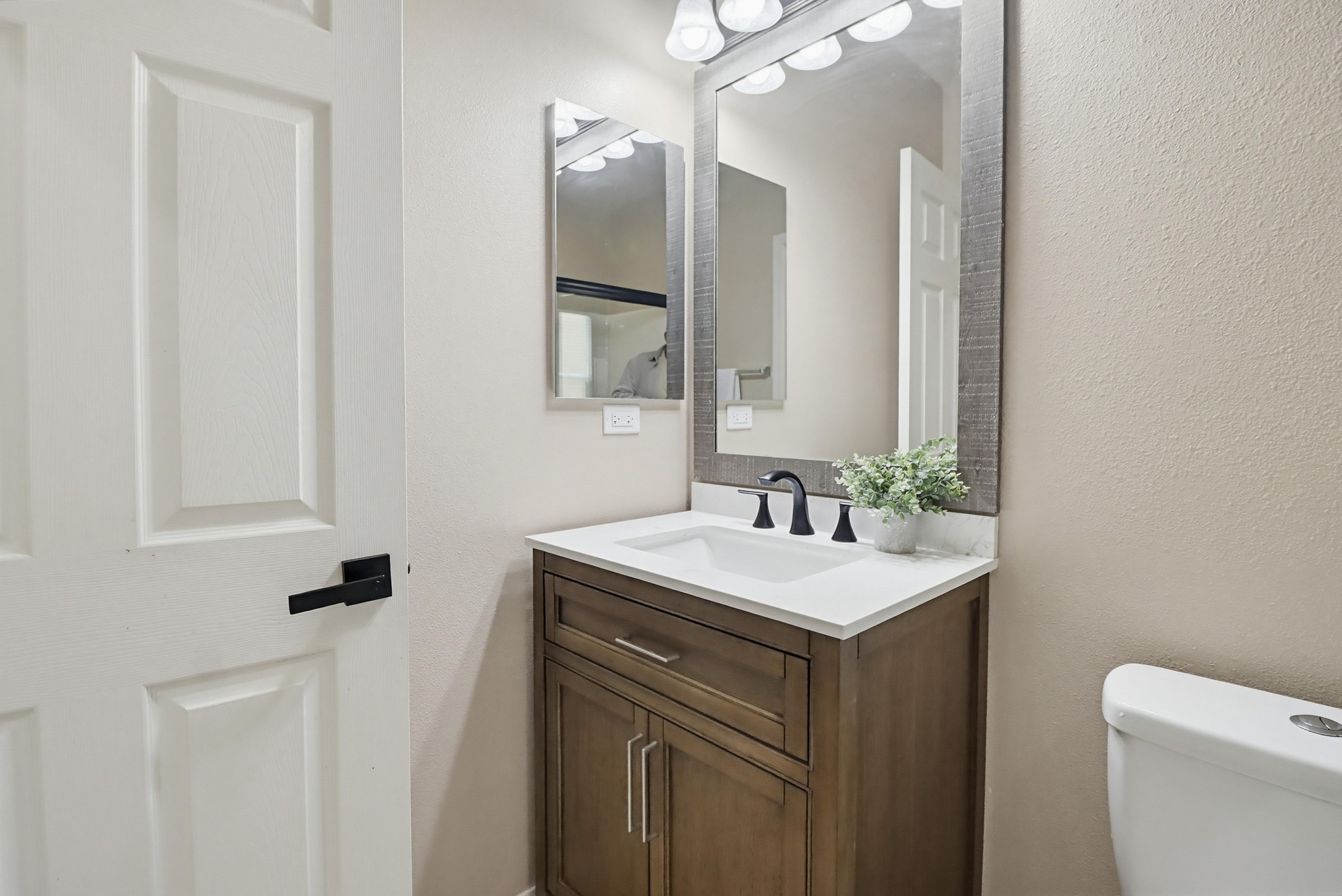 Virtual tour photo 73 of 79 for 1733 Thompson Ave