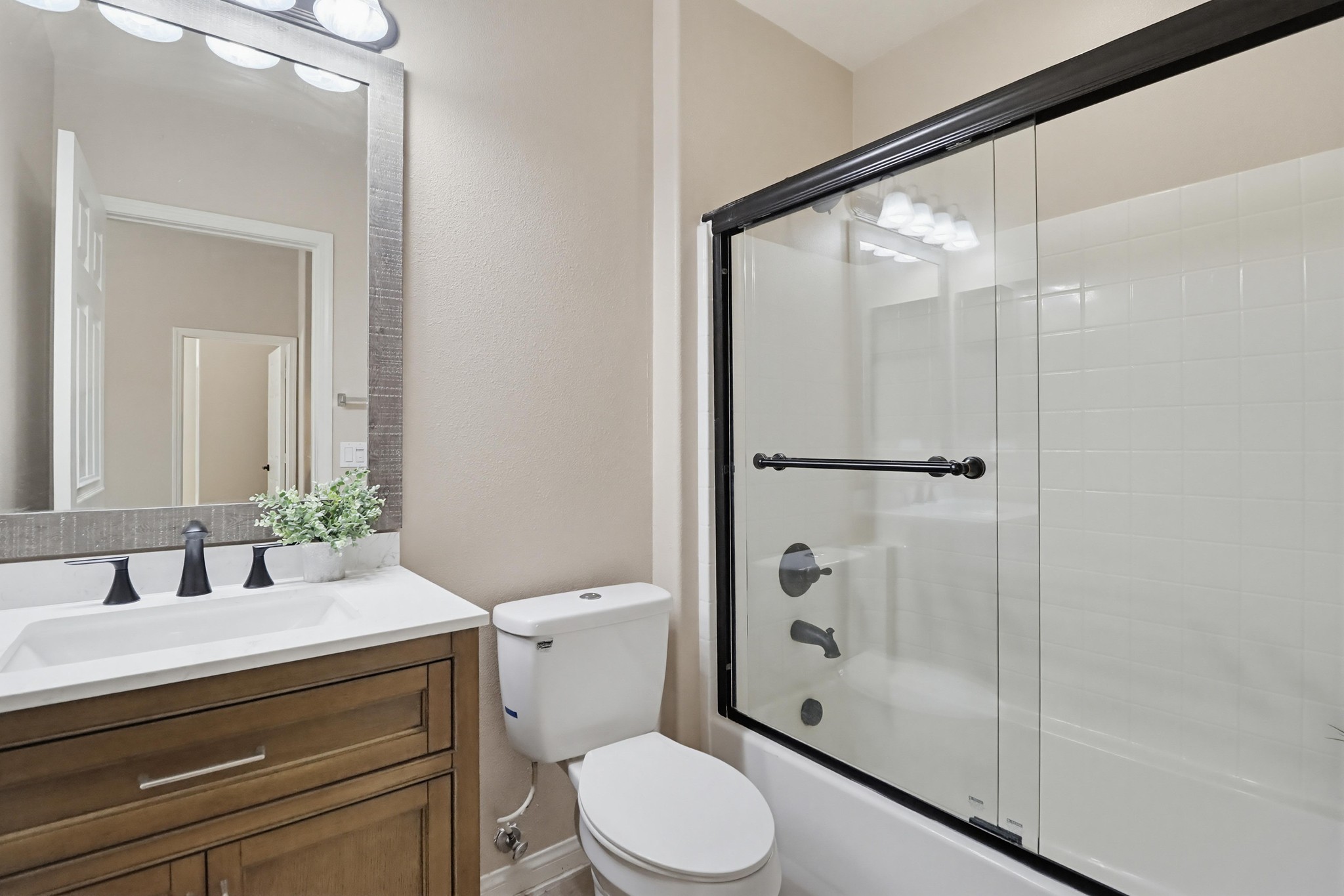 Virtual tour photo 74 of 79 for 1733 Thompson Ave