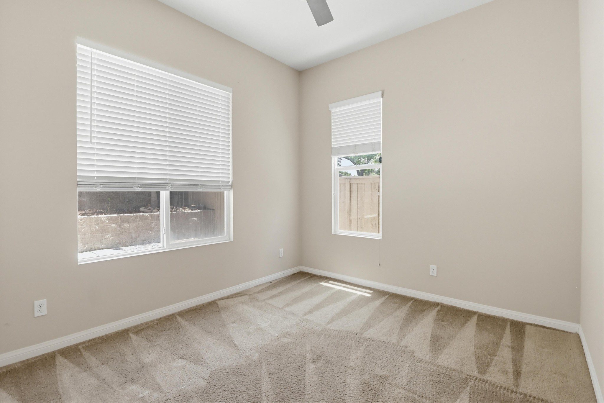 Virtual tour photo 75 of 79 for 1733 Thompson Ave