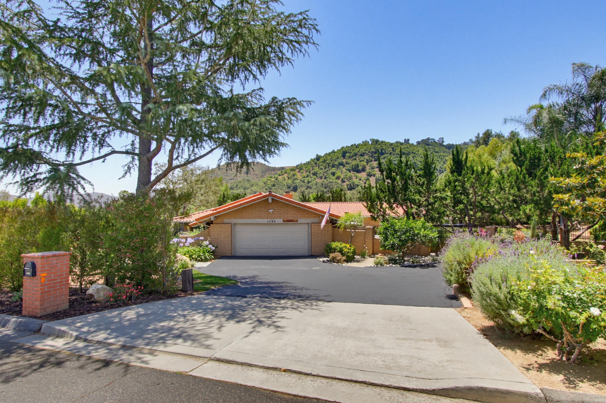 Virtual tour photo 4 of 119 for 1735 Tecalote Dr