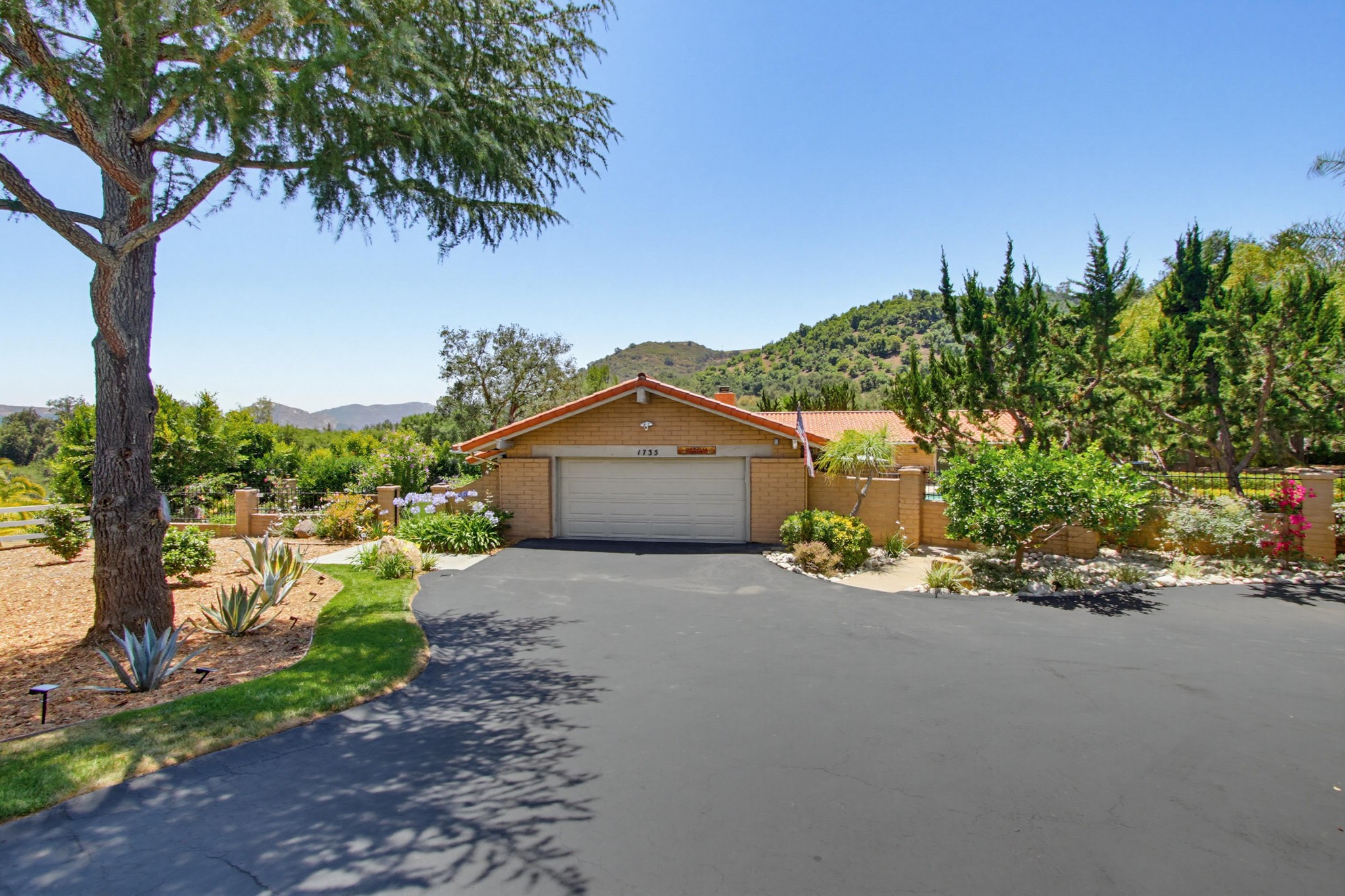 Virtual tour photo 5 of 119 for 1735 Tecalote Dr