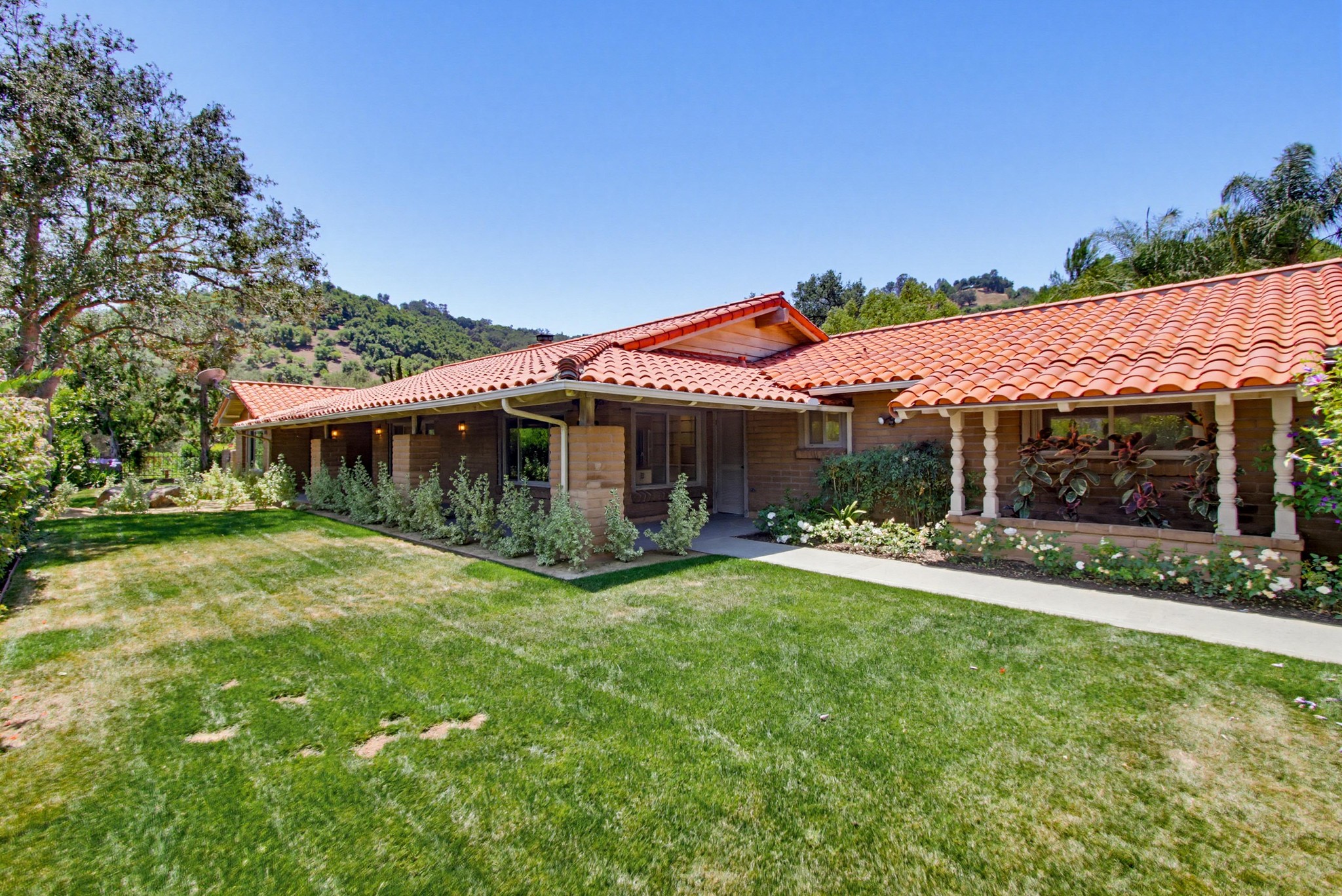 Virtual tour photo 10 of 119 for 1735 Tecalote Dr