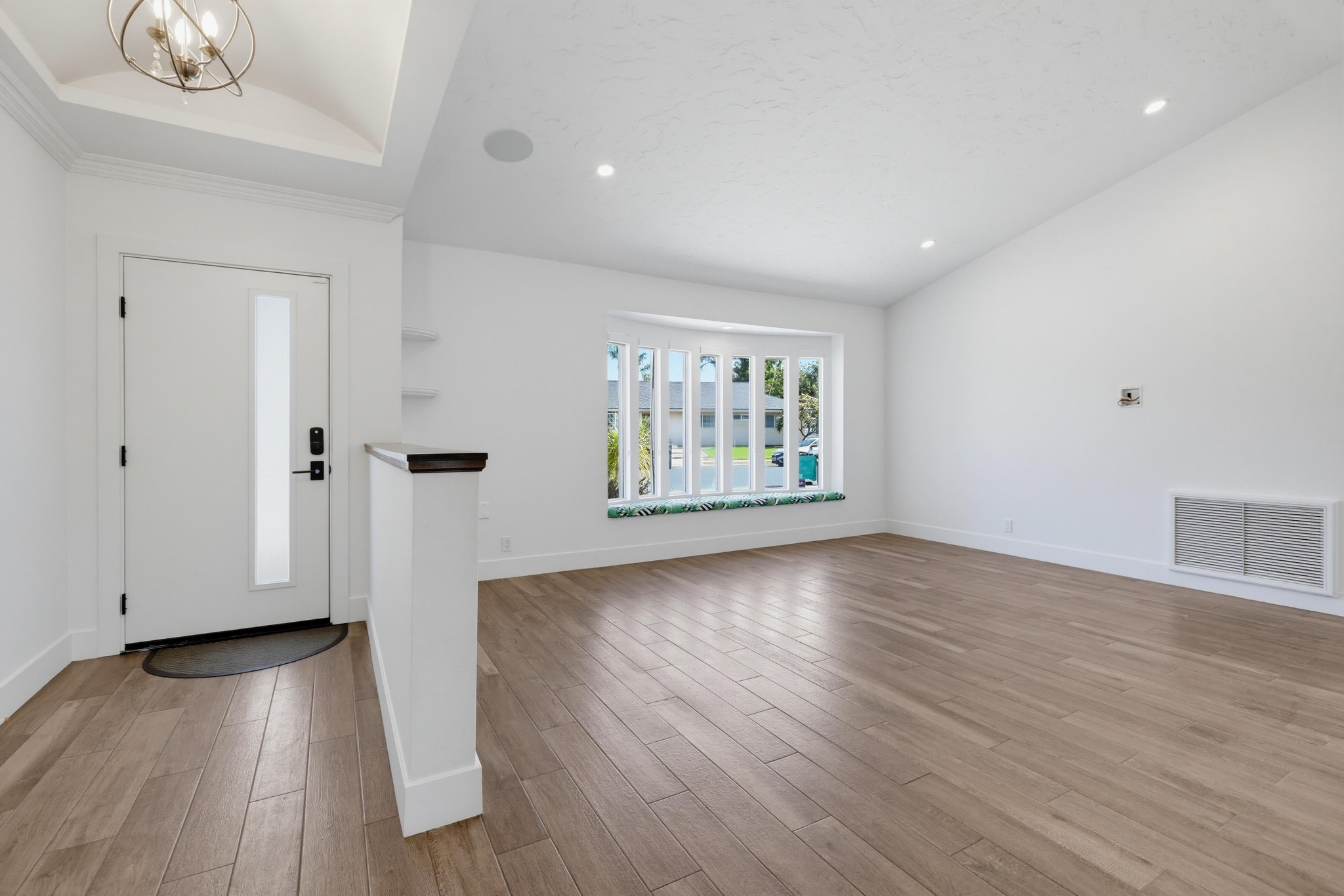 Virtual tour photo 11 of 95 for 17372 Rainier Dr